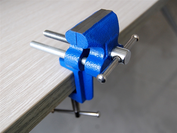 Fixed table vice