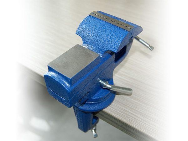 Square anvil table vice